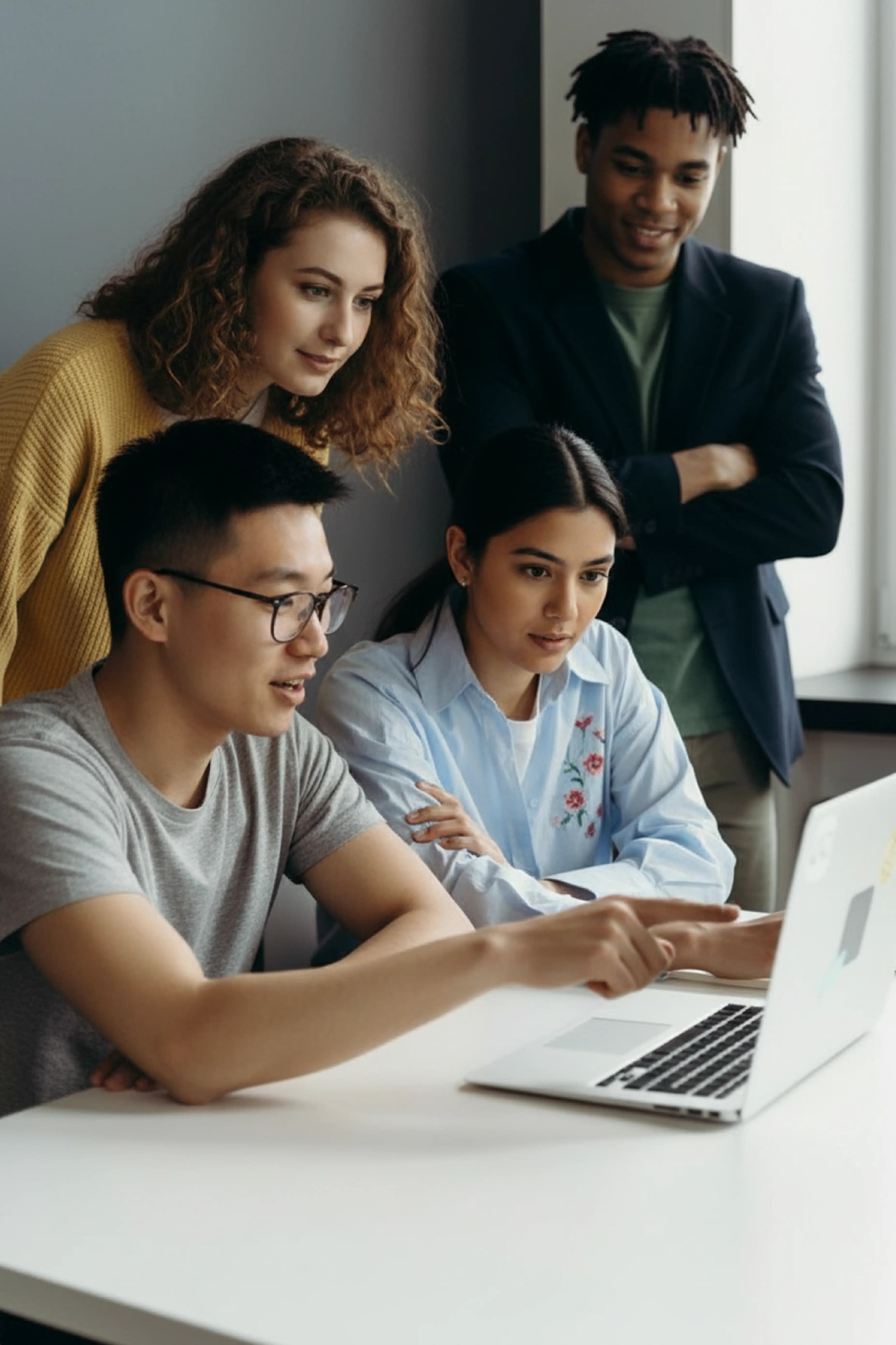 Pre-sales and solutions engineers creating tailored product demos